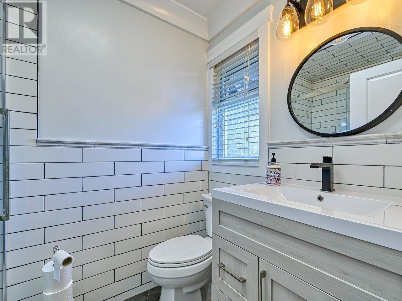 744 Adiron Avenue, Coquitlam, British Columbia  V3J 4K2 - Photo 12 - R2817832
