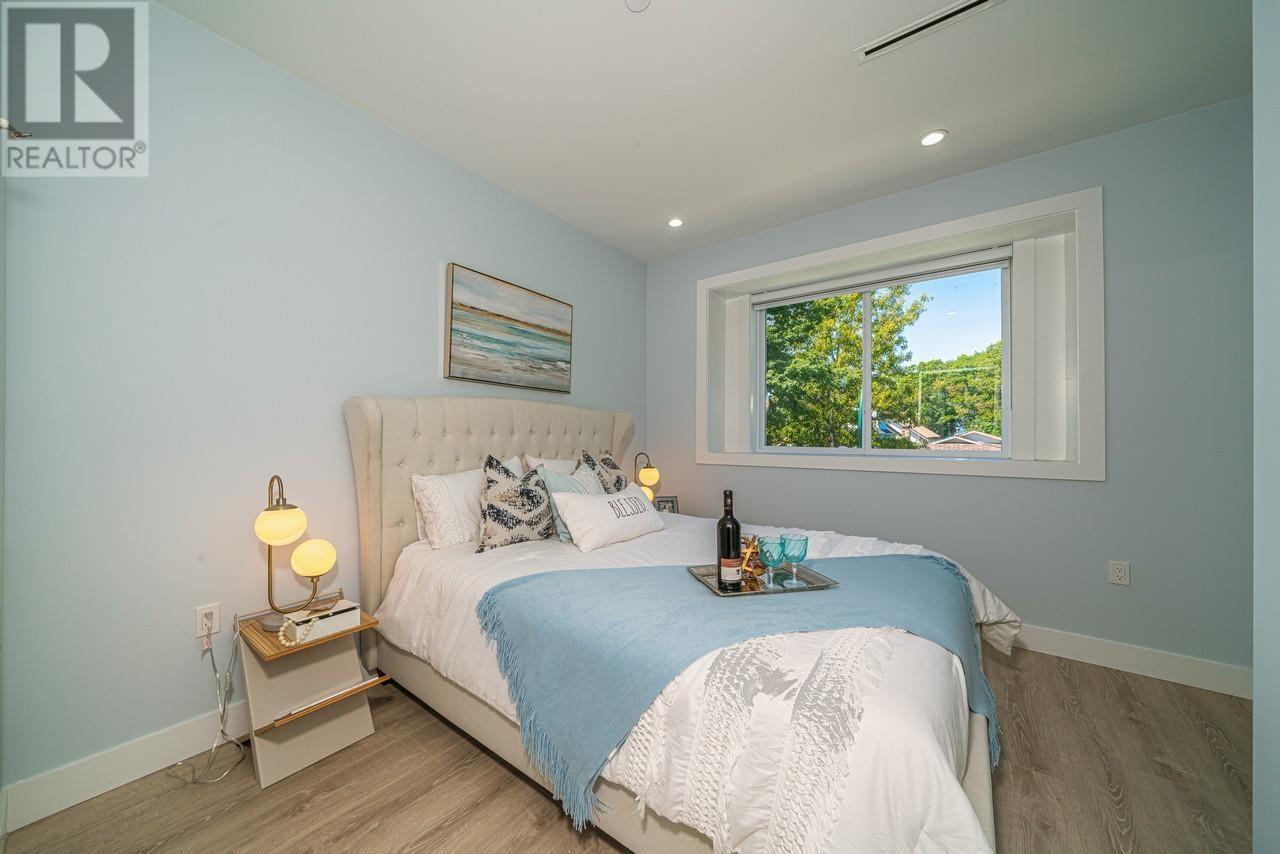 Listing Picture 10 of 21 : 2032 E 44TH AVENUE, Vancouver / 溫哥華 - 魯藝地產 Yvonne Lu Group - MLS Medallion Club Member