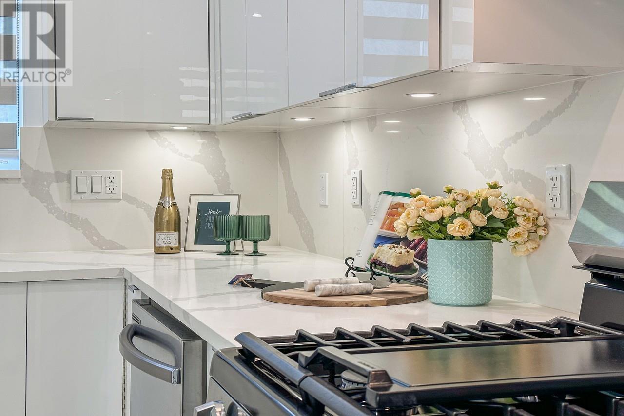 Listing Picture 7 of 21 : 2032 E 44TH AVENUE, Vancouver / 溫哥華 - 魯藝地產 Yvonne Lu Group - MLS Medallion Club Member