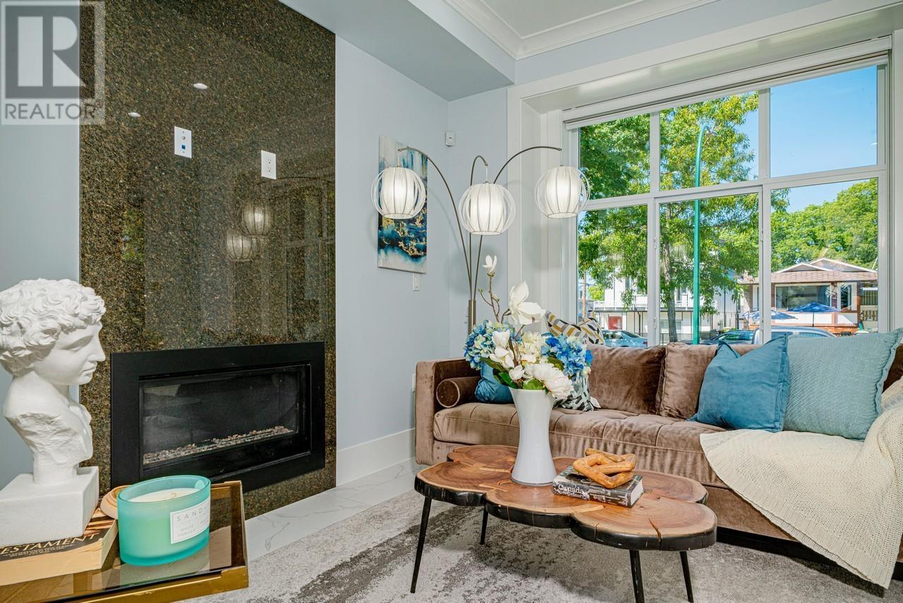 Listing Picture 5 of 21 : 2032 E 44TH AVENUE, Vancouver / 溫哥華 - 魯藝地產 Yvonne Lu Group - MLS Medallion Club Member