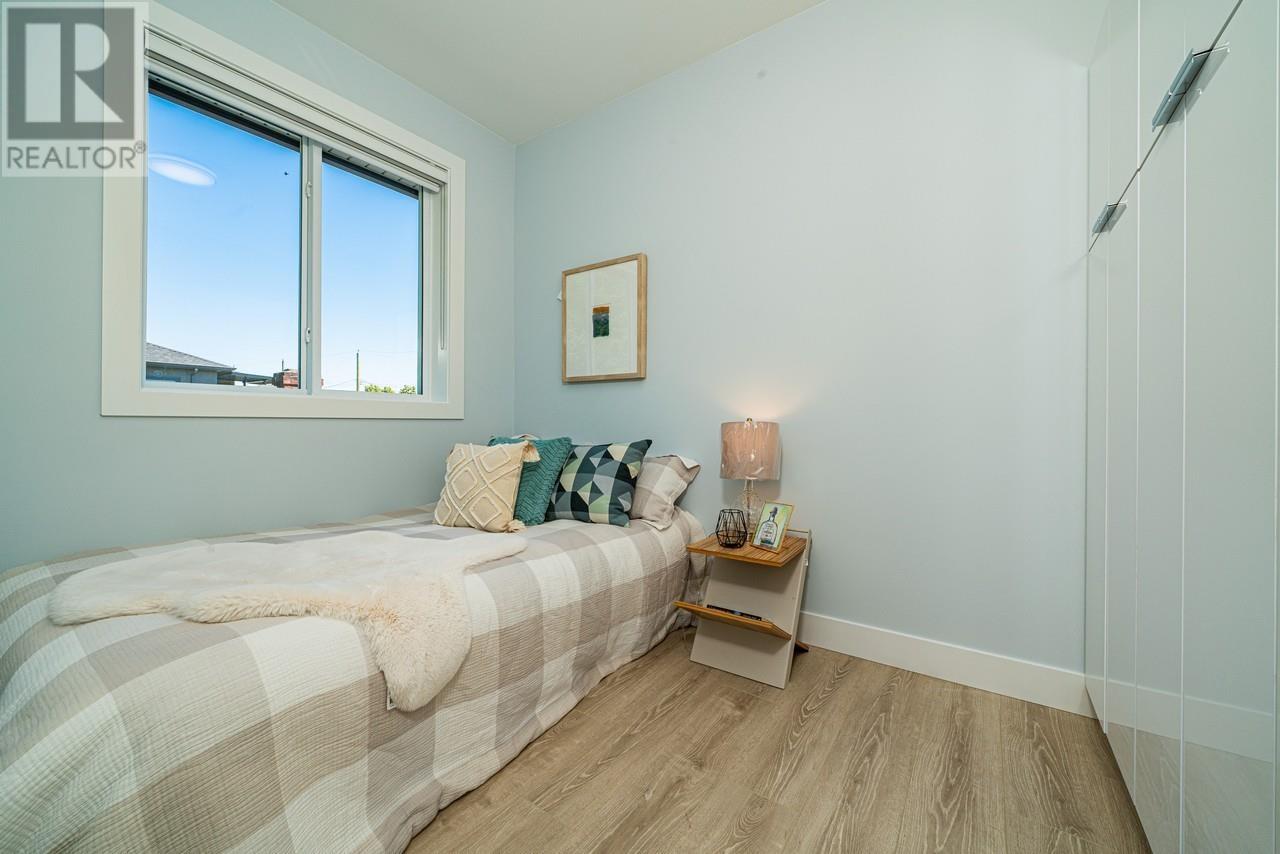 Listing Picture 13 of 21 : 2032 E 44TH AVENUE, Vancouver / 溫哥華 - 魯藝地產 Yvonne Lu Group - MLS Medallion Club Member