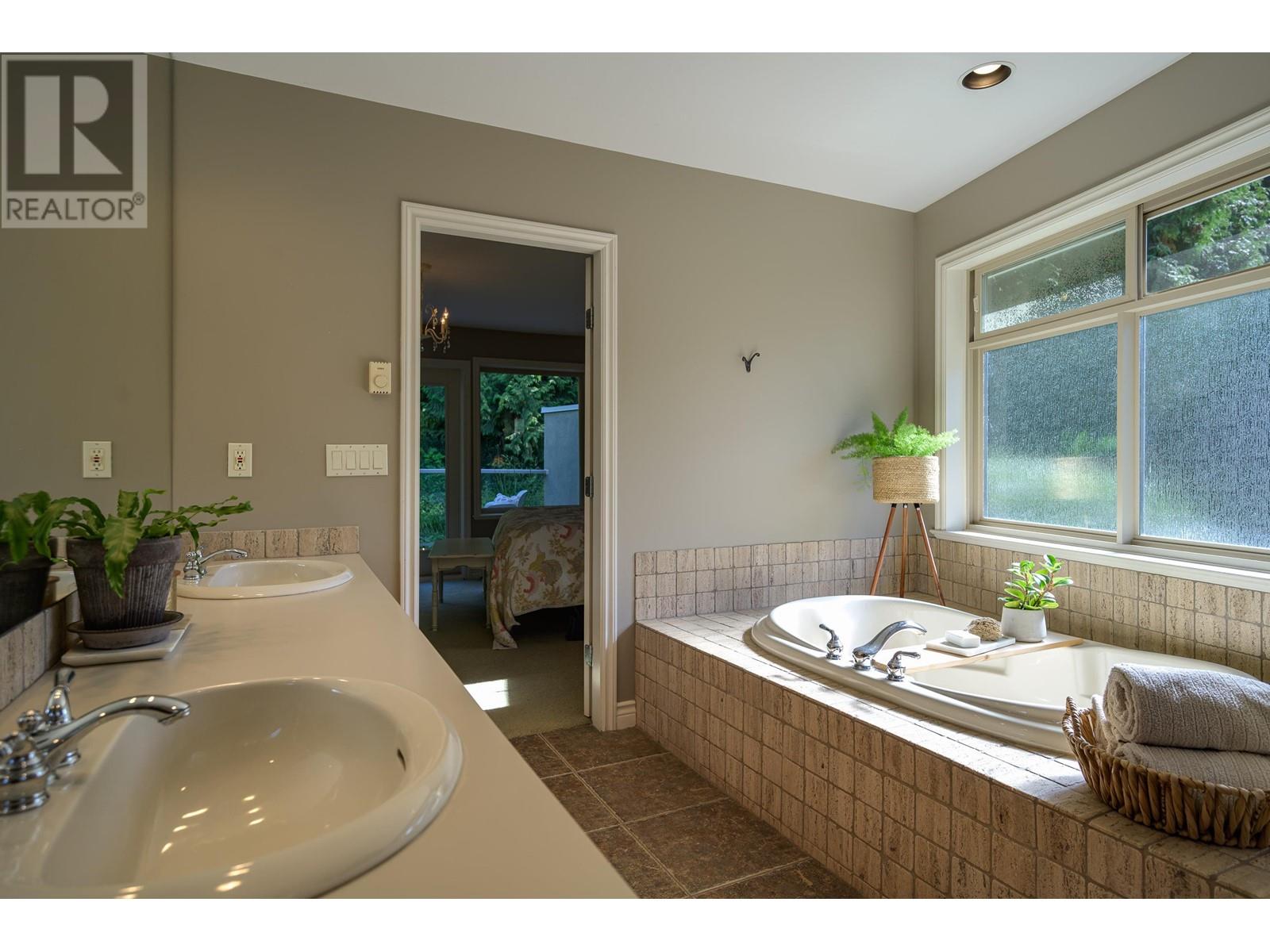 5228 Glen Abbey Place, Delta, British Columbia  V4M 4H1 - Photo 23 - R2816831