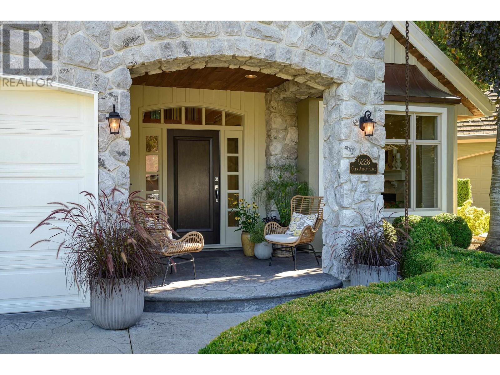 5228 Glen Abbey Place, Delta, British Columbia  V4M 4H1 - Photo 2 - R2816831