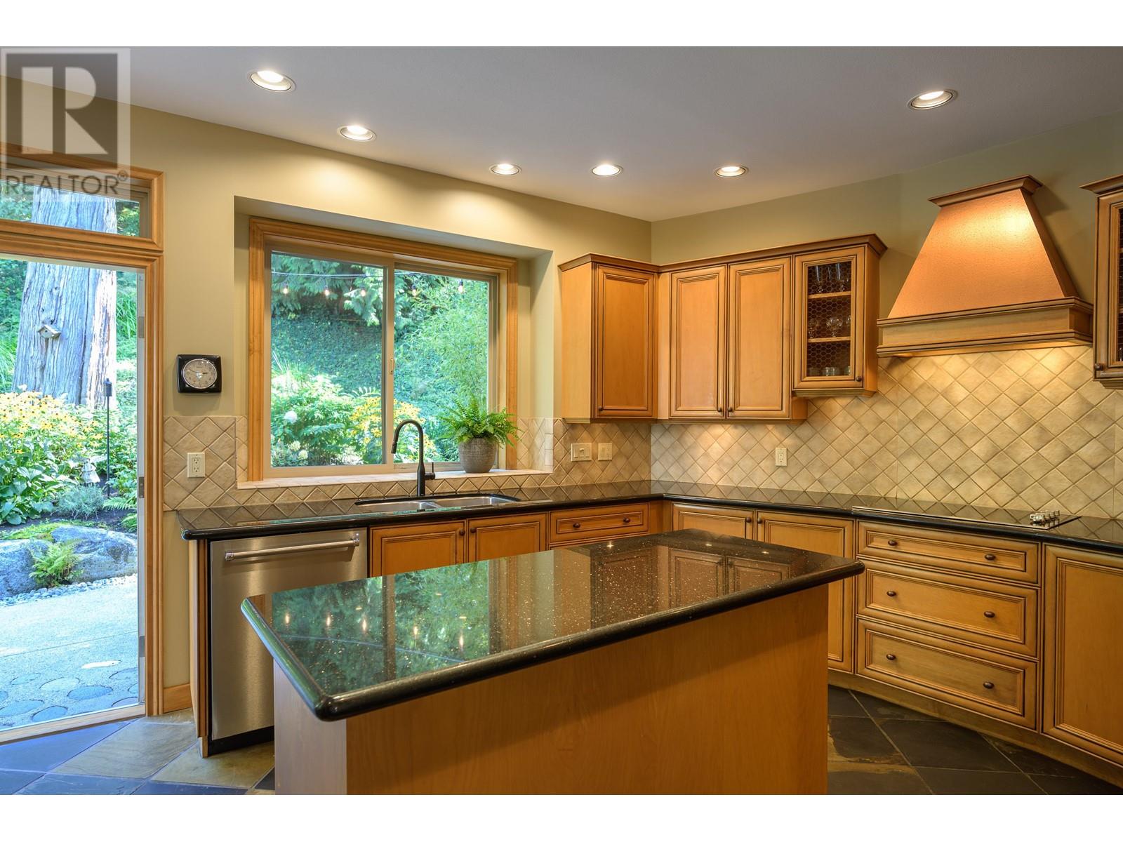 5228 Glen Abbey Place, Delta, British Columbia  V4M 4H1 - Photo 15 - R2816831