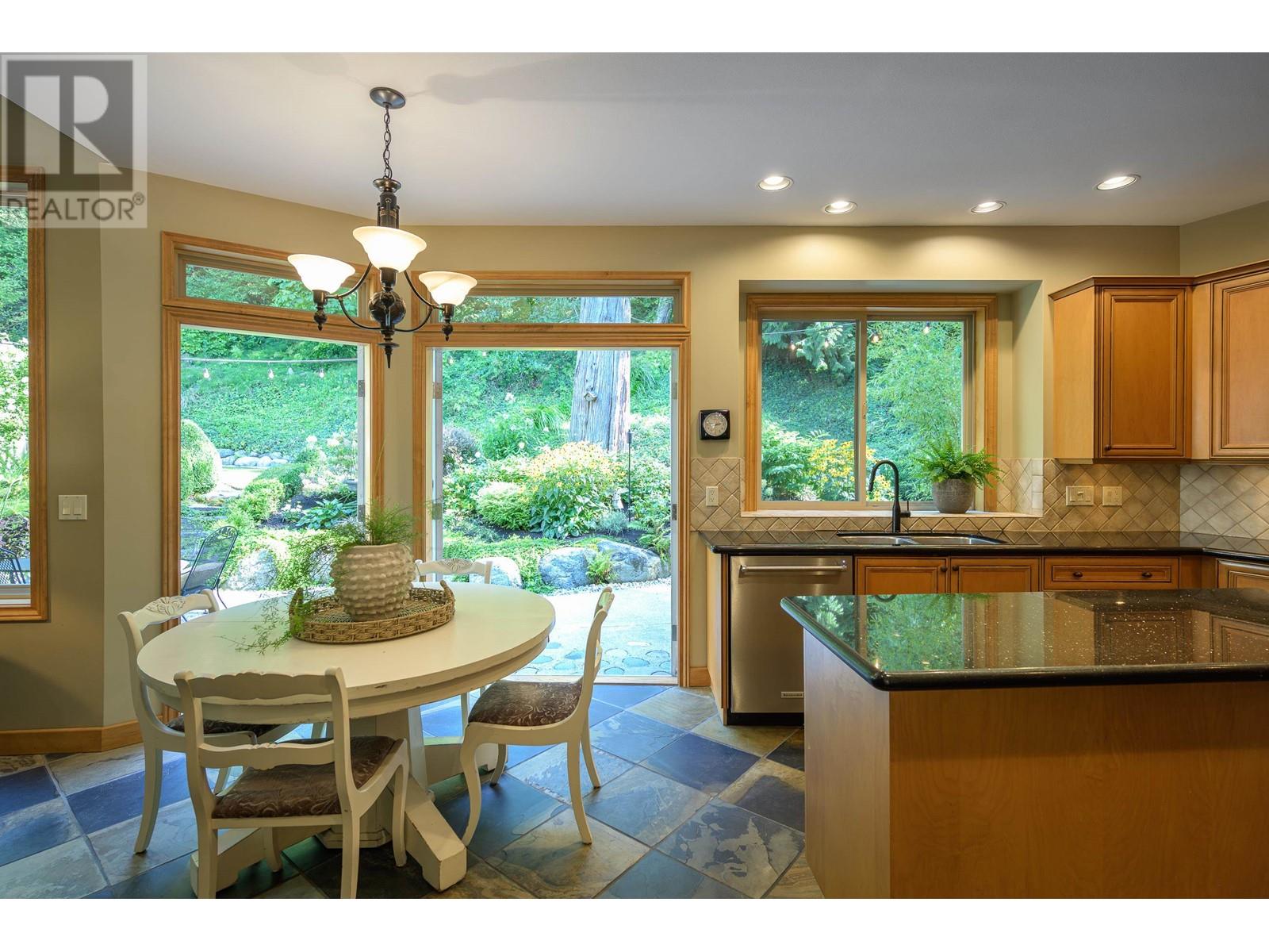5228 Glen Abbey Place, Delta, British Columbia  V4M 4H1 - Photo 14 - R2816831