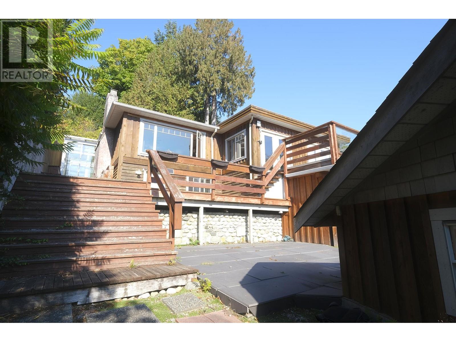 591 Killarney Lane, Gibsons, British Columbia  V0N 1V9 - Photo 2 - R2817982