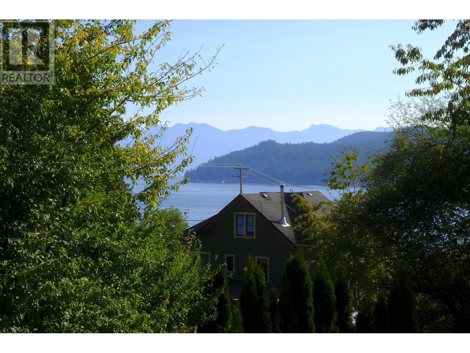 591 Killarney Lane, Gibsons, British Columbia  V0N 1V9 - Photo 8 - R2817982