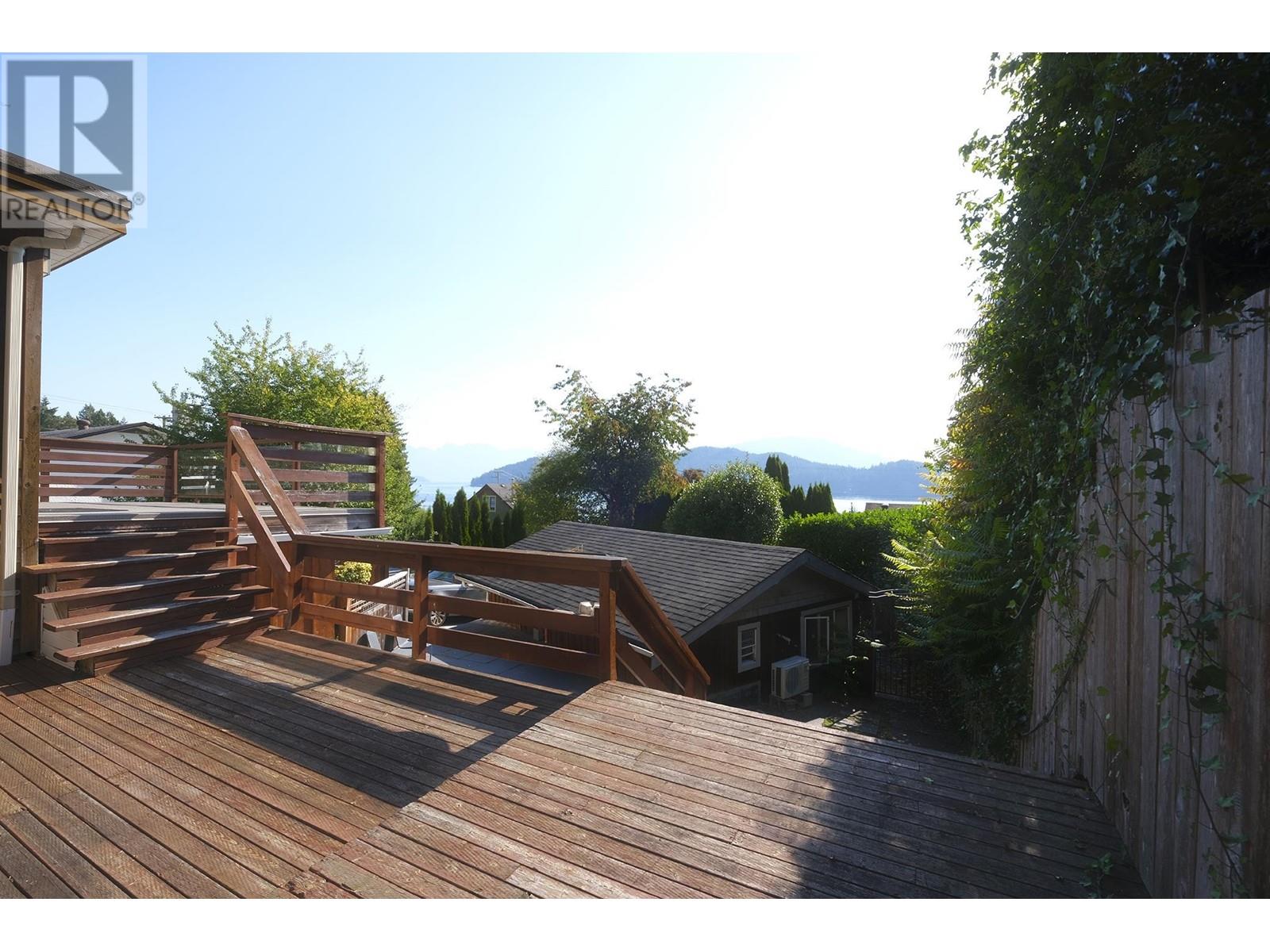 591 Killarney Lane, Gibsons, British Columbia  V0N 1V9 - Photo 9 - R2817982