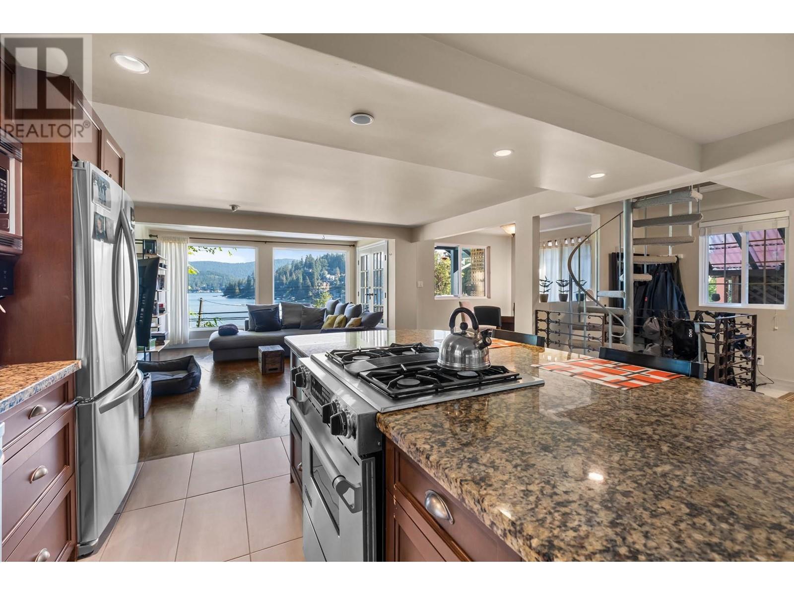 2621 Panorama Drive, North Vancouver, British Columbia  V7G 1V7 - Photo 12 - R2817559