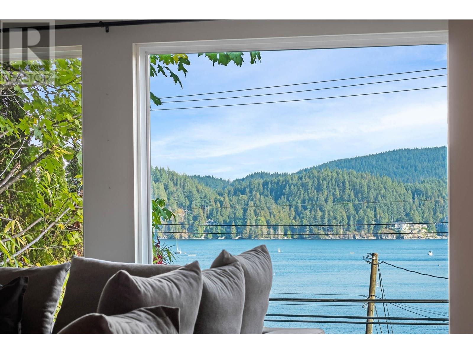 2621 Panorama Drive, North Vancouver, British Columbia  V7G 1V7 - Photo 4 - R2817559