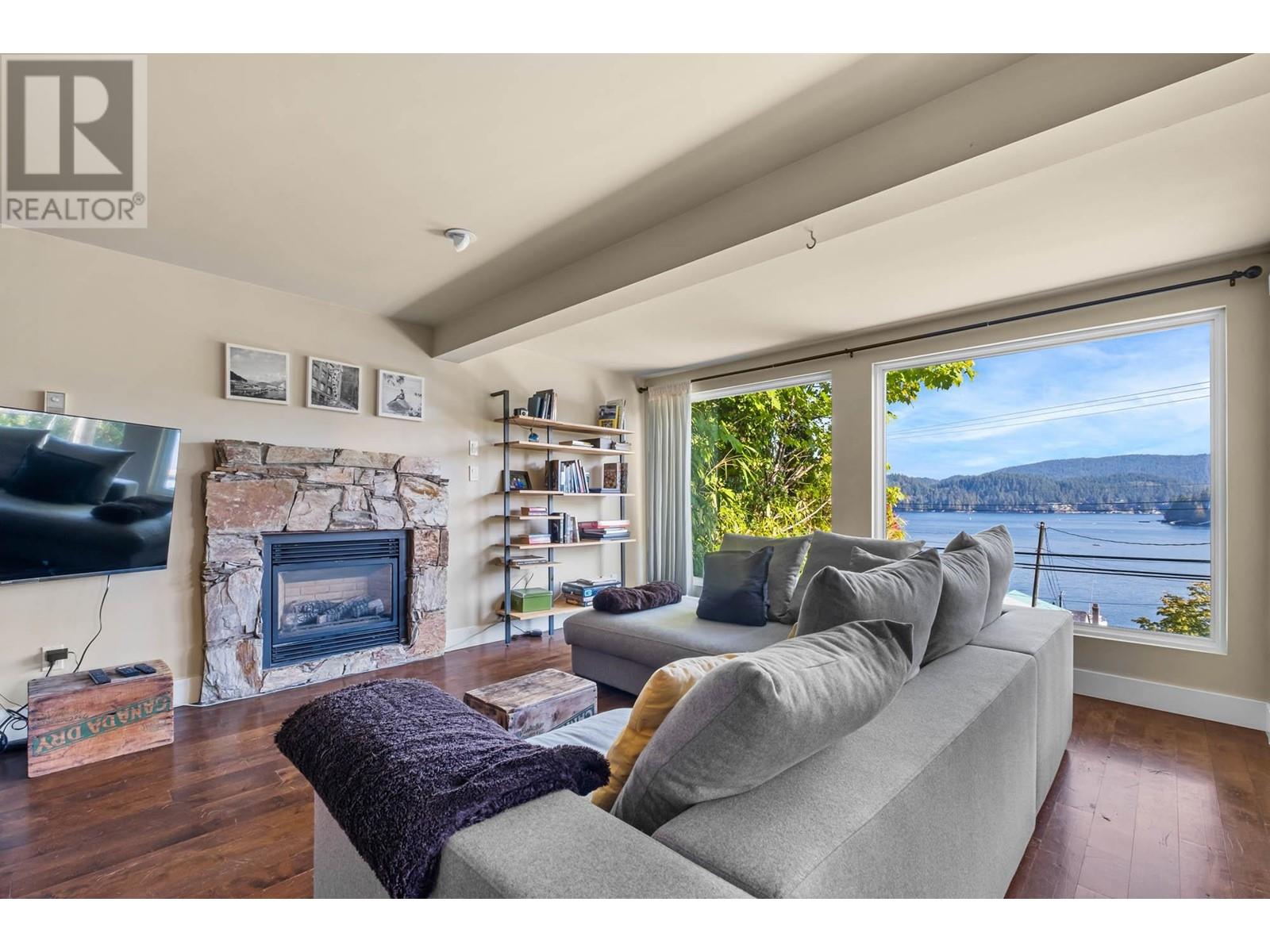 2621 Panorama Drive, North Vancouver, British Columbia  V7G 1V7 - Photo 5 - R2817559