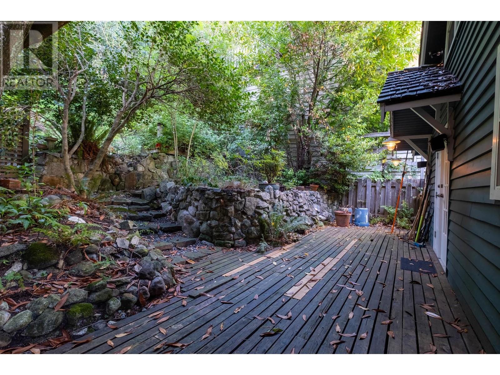 2621 Panorama Drive, North Vancouver, British Columbia  V7G 1V7 - Photo 10 - R2817559