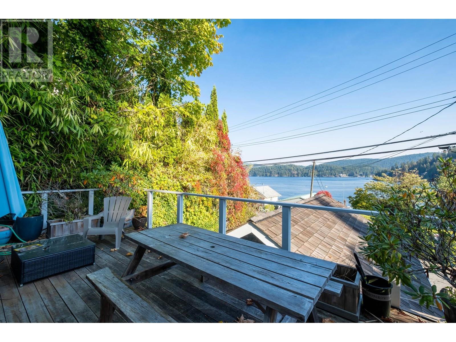 2621 Panorama Drive, North Vancouver, British Columbia  V7G 1V7 - Photo 21 - R2817559