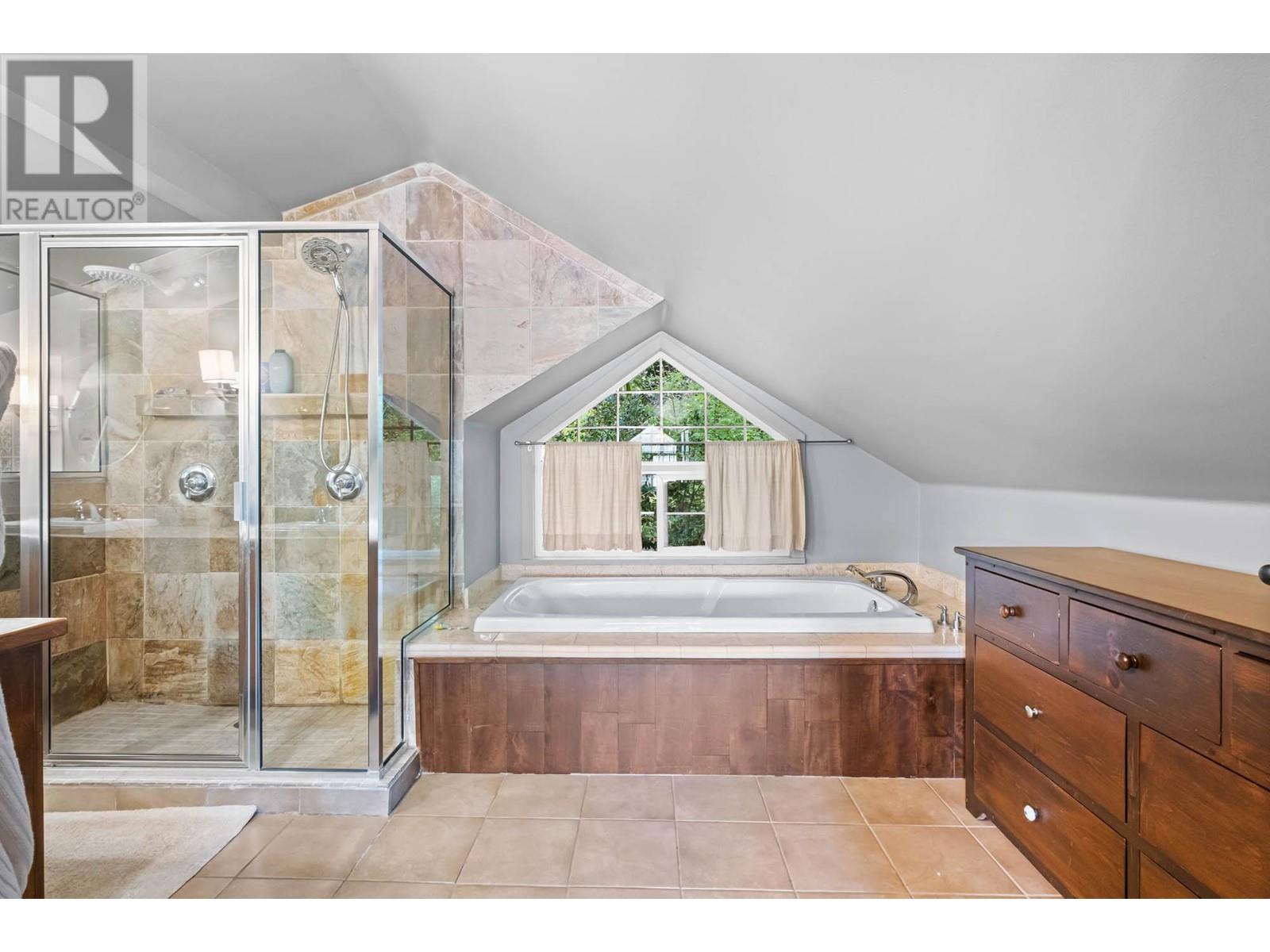 2621 Panorama Drive, North Vancouver, British Columbia  V7G 1V7 - Photo 16 - R2817559