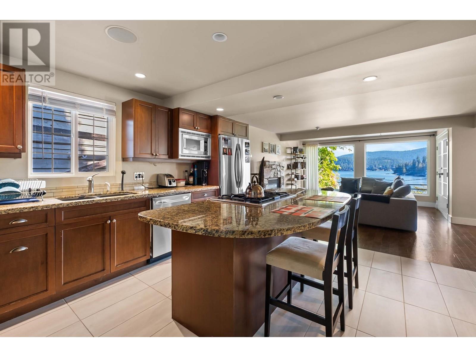 2621 Panorama Drive, North Vancouver, British Columbia  V7G 1V7 - Photo 11 - R2817559