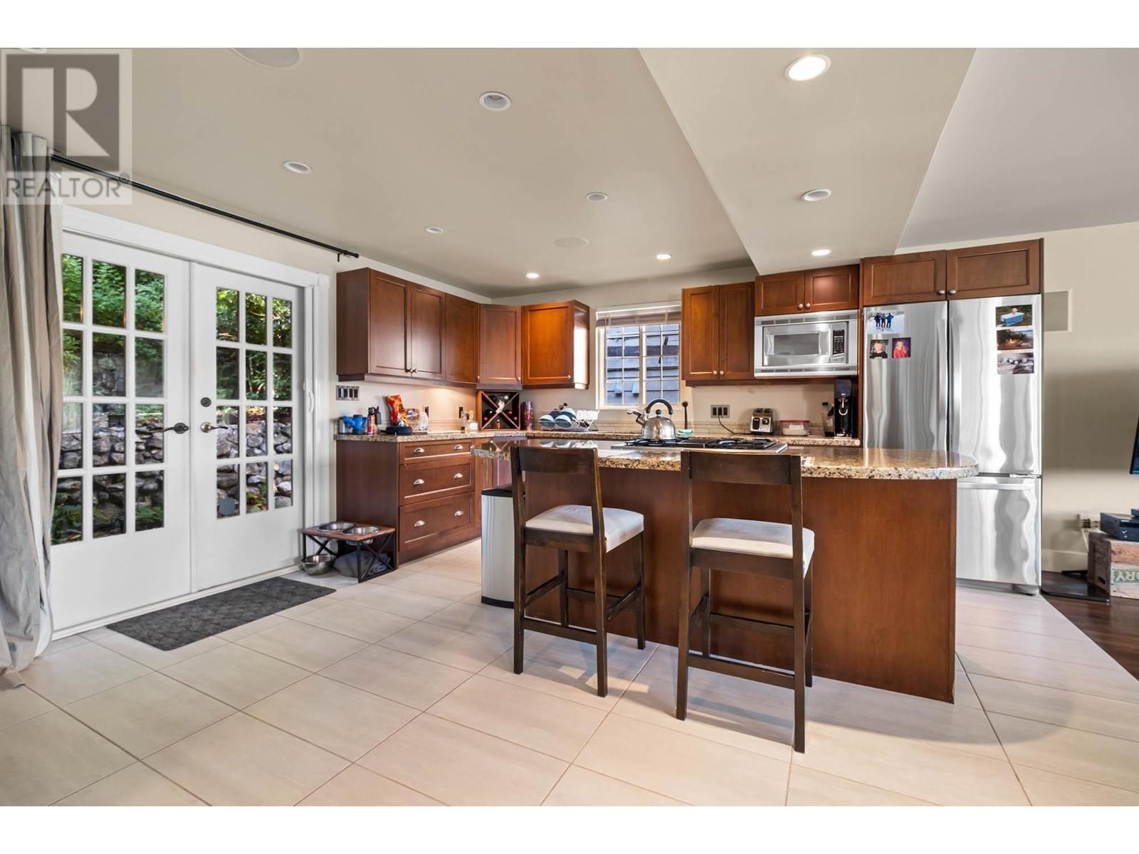 2621 Panorama Drive, North Vancouver, British Columbia  V7G 1V7 - Photo 9 - R2817559