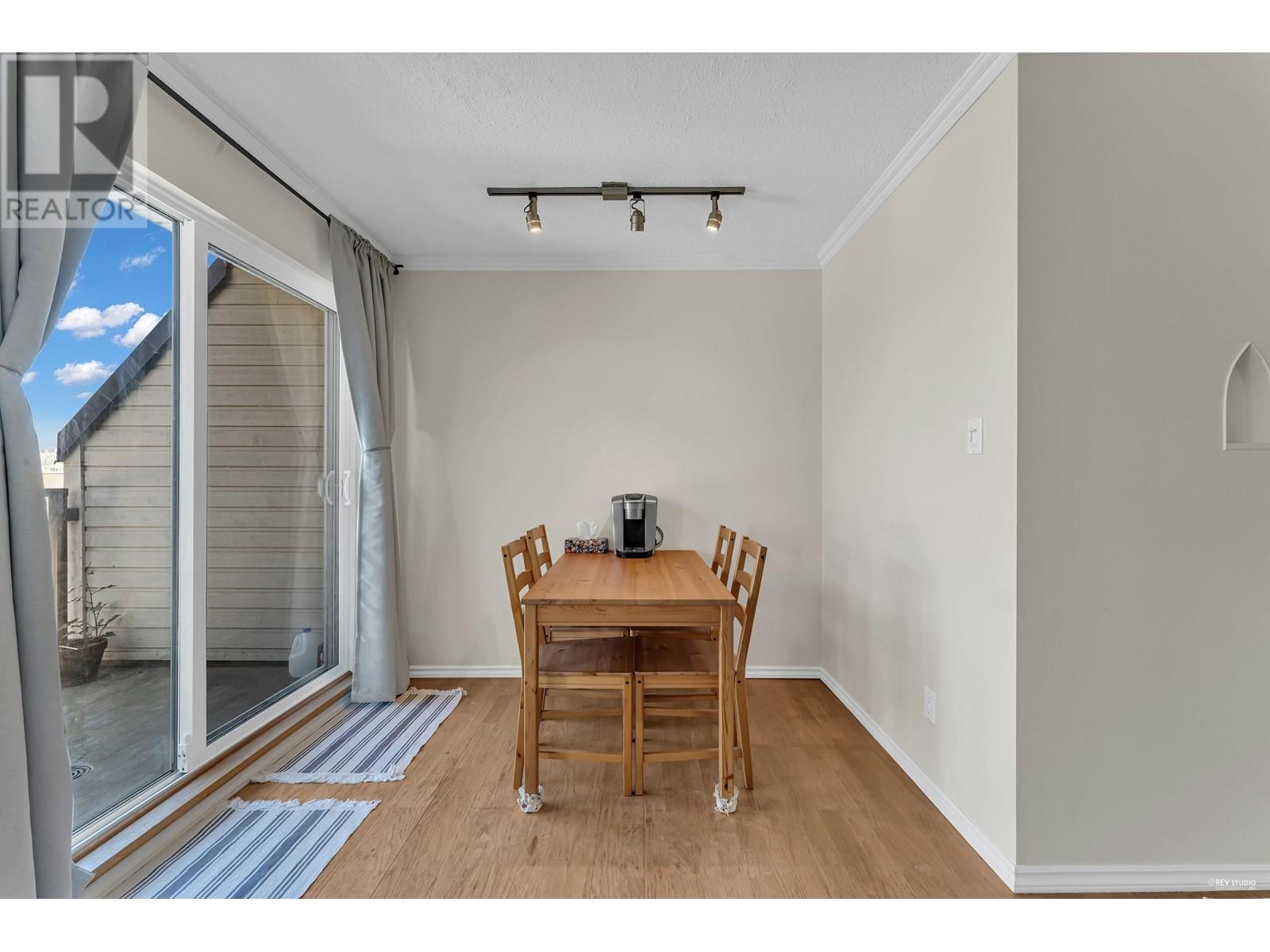 6 1263 W 8th Avenue, Vancouver, British Columbia  V6H 1C7 - Photo 4 - R2818026
