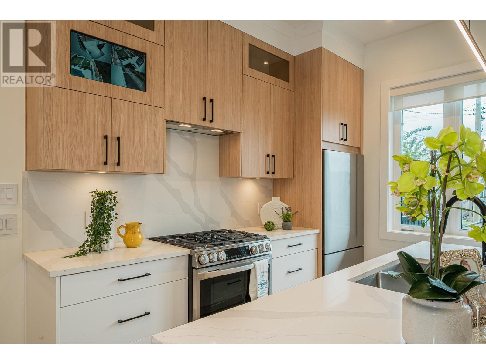 624 Slocan Street, Vancouver, British Columbia  V5K 3X7 - Photo 9 - R2818156