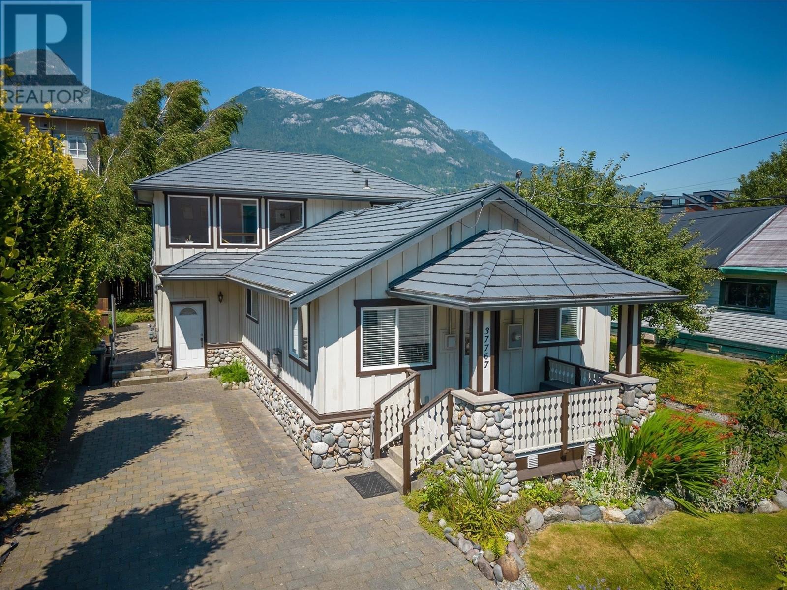 37767 SECOND AVENUE, squamish, British Columbia