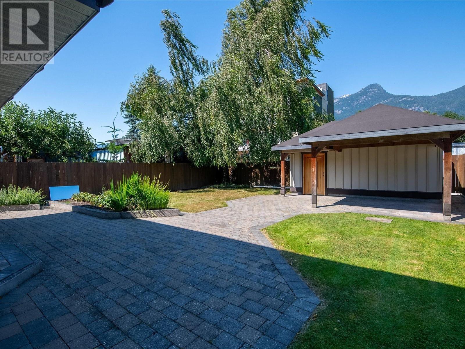 37767 Second Avenue, Squamish, British Columbia  V0N 1G0 - Photo 11 - R2818148