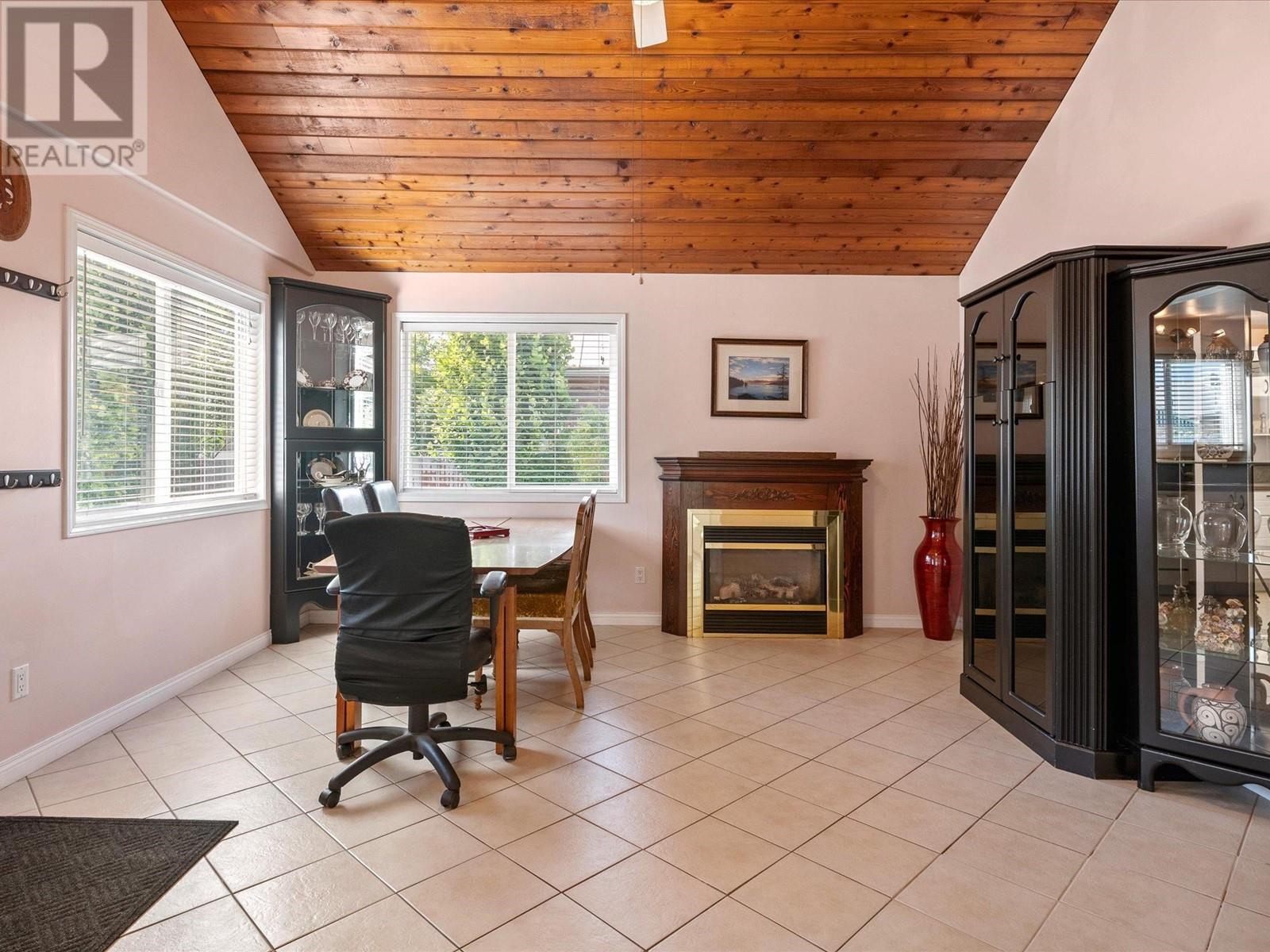 37767 Second Avenue, Squamish, British Columbia  V0N 1G0 - Photo 3 - R2818148