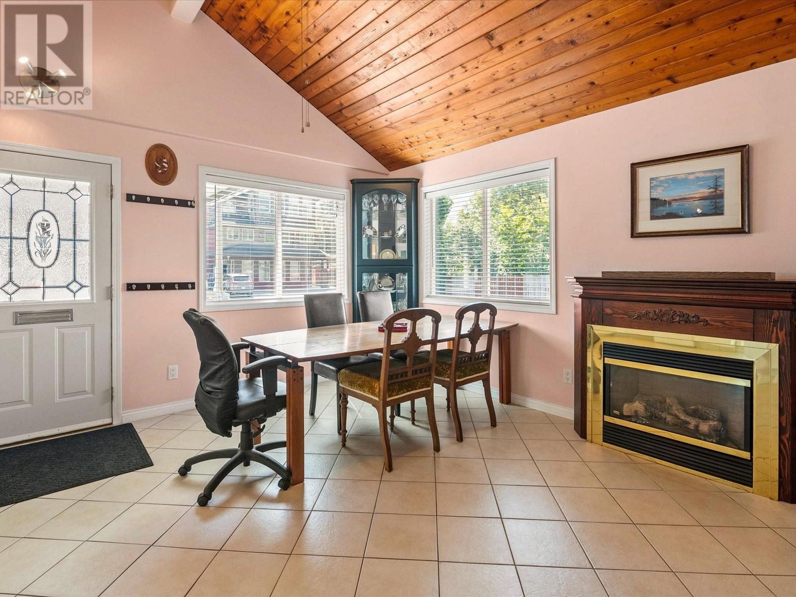 37767 Second Avenue, Squamish, British Columbia  V0N 1G0 - Photo 4 - R2818148