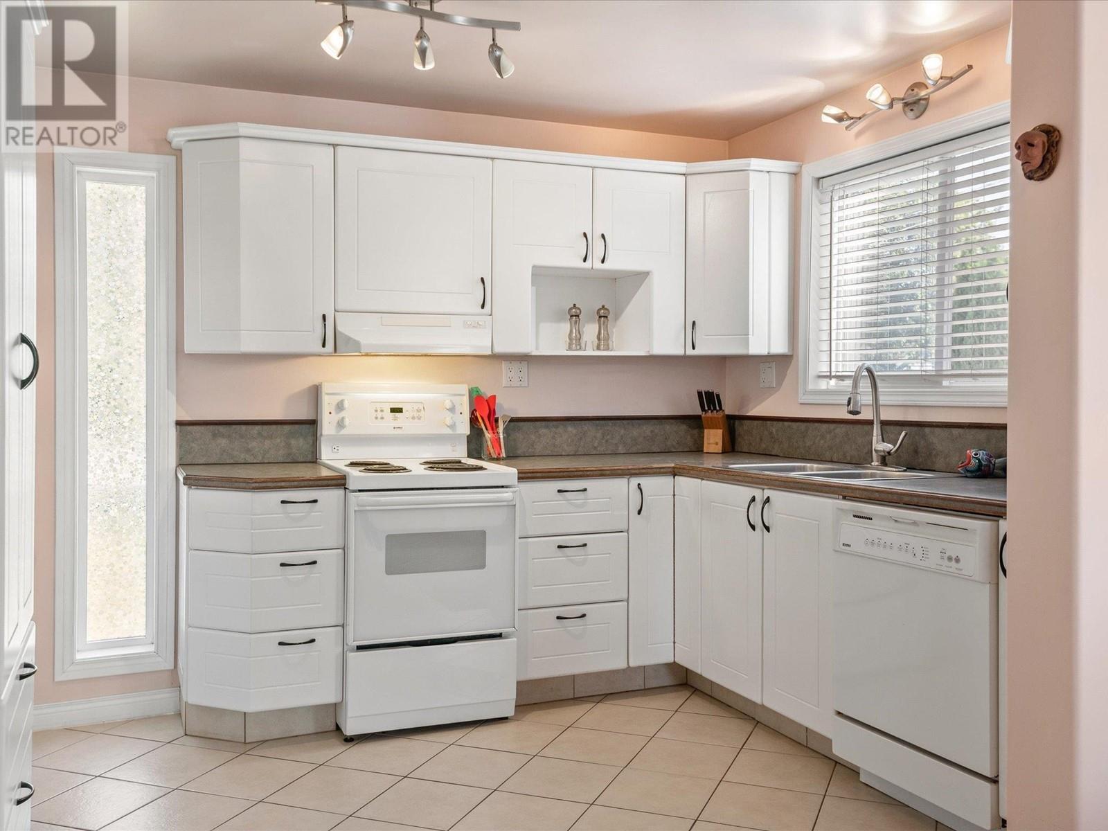 37767 Second Avenue, Squamish, British Columbia  V0N 1G0 - Photo 5 - R2818148