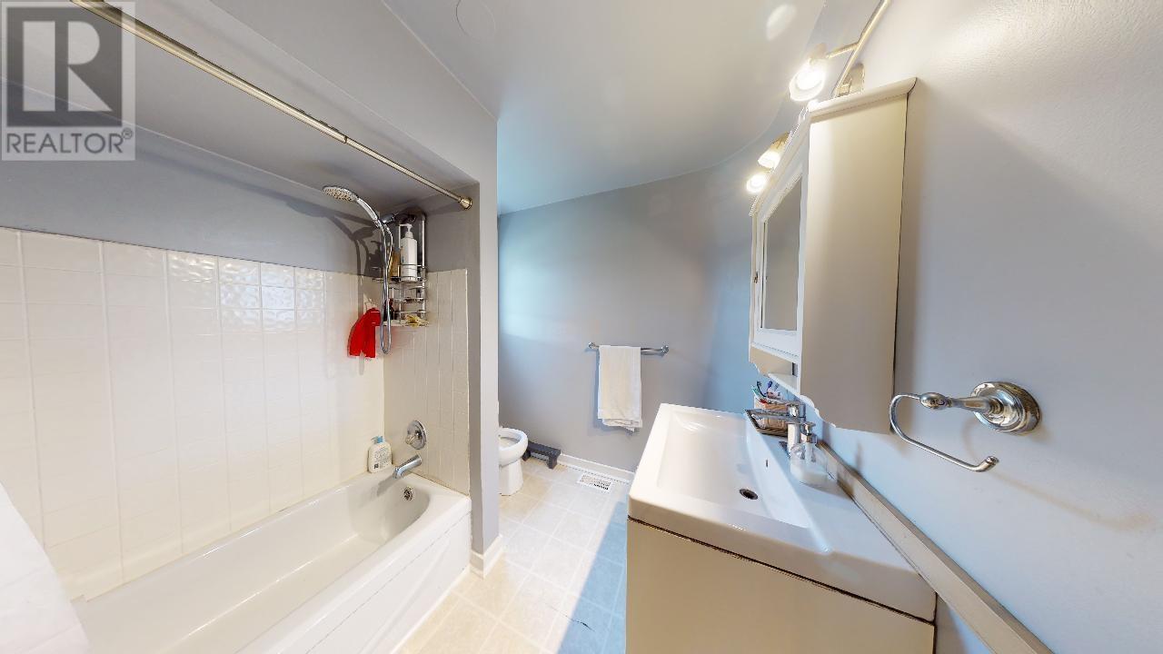 7474 Cariboo Road, Burnaby, British Columbia  V3N 4A7 - Photo 10 - R2818175