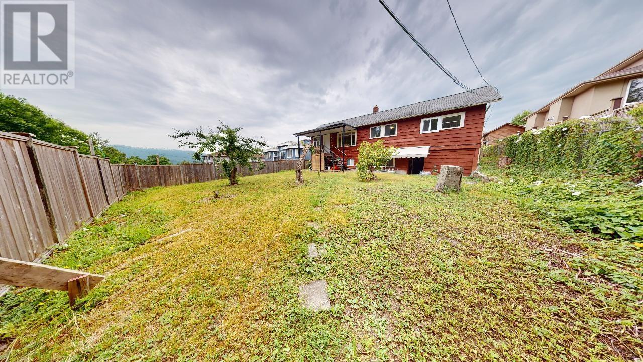 7474 Cariboo Road, Burnaby, British Columbia  V3N 4A7 - Photo 2 - R2818175
