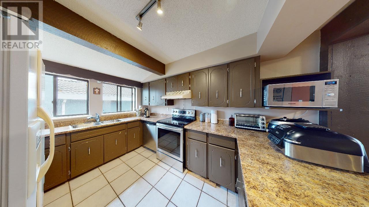 7474 Cariboo Road, Burnaby, British Columbia  V3N 4A7 - Photo 7 - R2818175