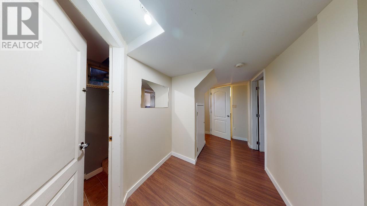 7474 Cariboo Road, Burnaby, British Columbia  V3N 4A7 - Photo 8 - R2818175