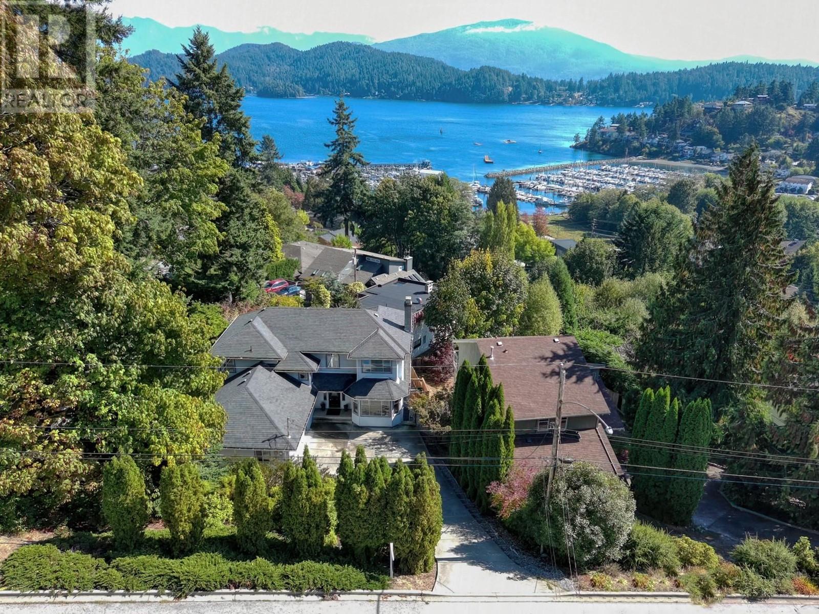 482 Abbs Road, Gibsons, British Columbia  V0N 1V0 - Photo 4 - R2817618