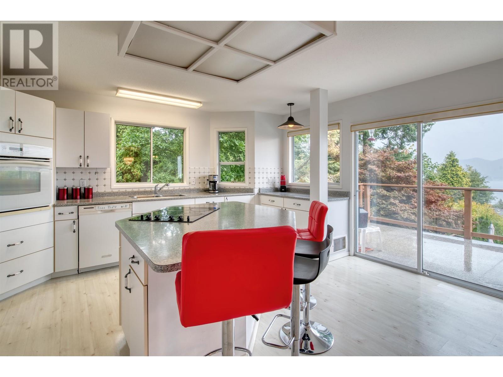 482 Abbs Road, Gibsons, British Columbia  V0N 1V0 - Photo 7 - R2817618