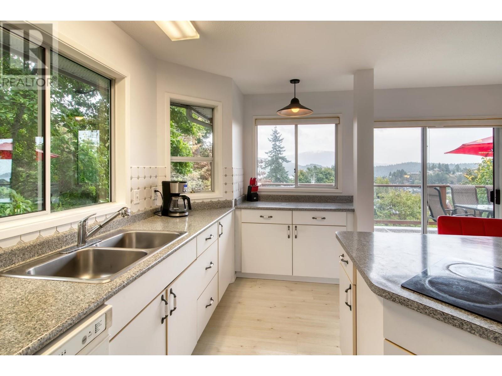 482 Abbs Road, Gibsons, British Columbia  V0N 1V0 - Photo 10 - R2817618