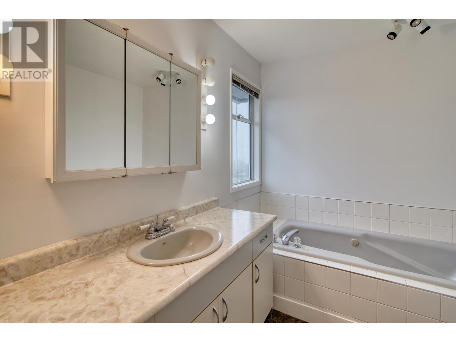 482 Abbs Road, Gibsons, British Columbia  V0N 1V0 - Photo 29 - R2817618