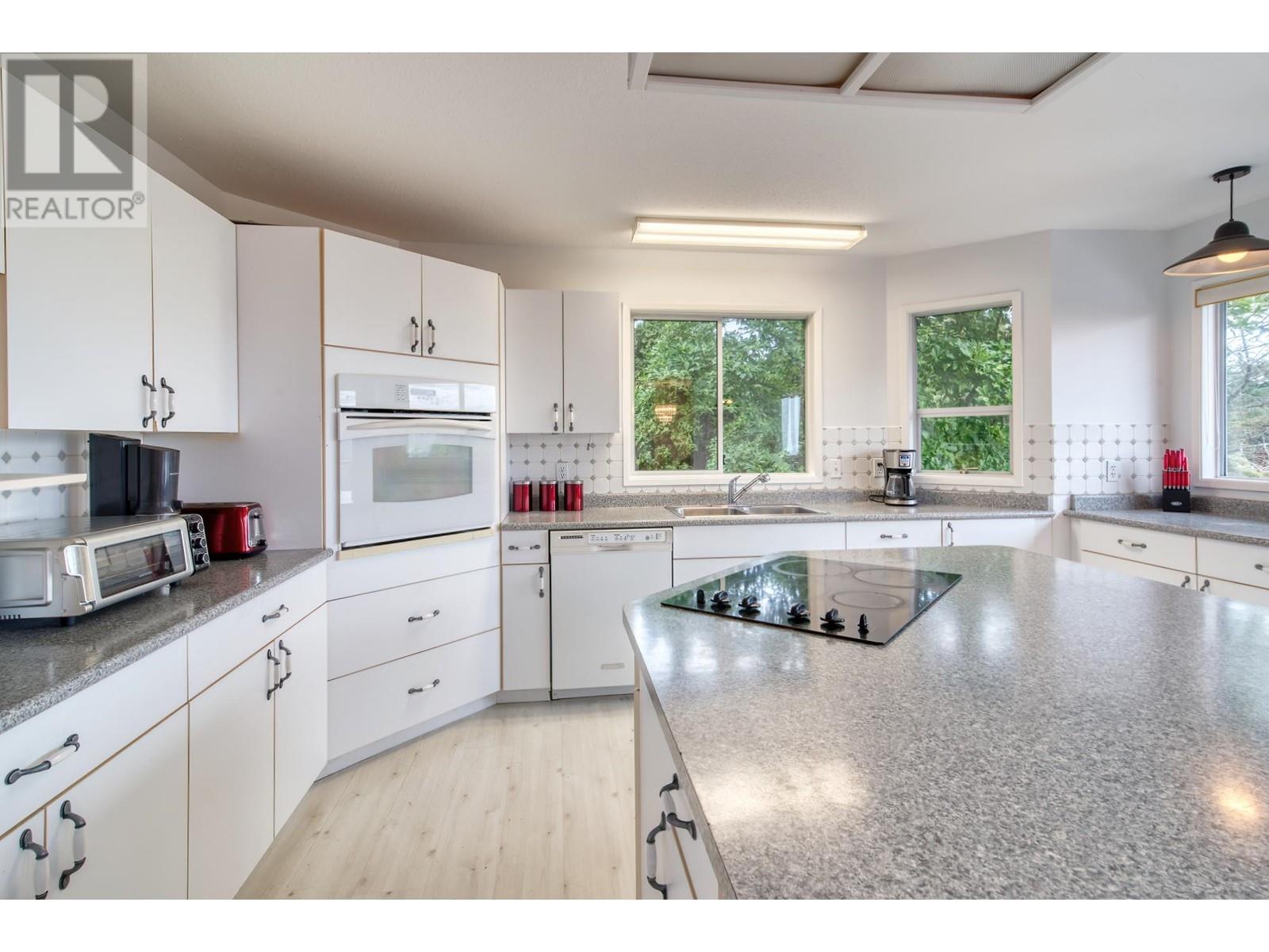 482 Abbs Road, Gibsons, British Columbia  V0N 1V0 - Photo 8 - R2817618