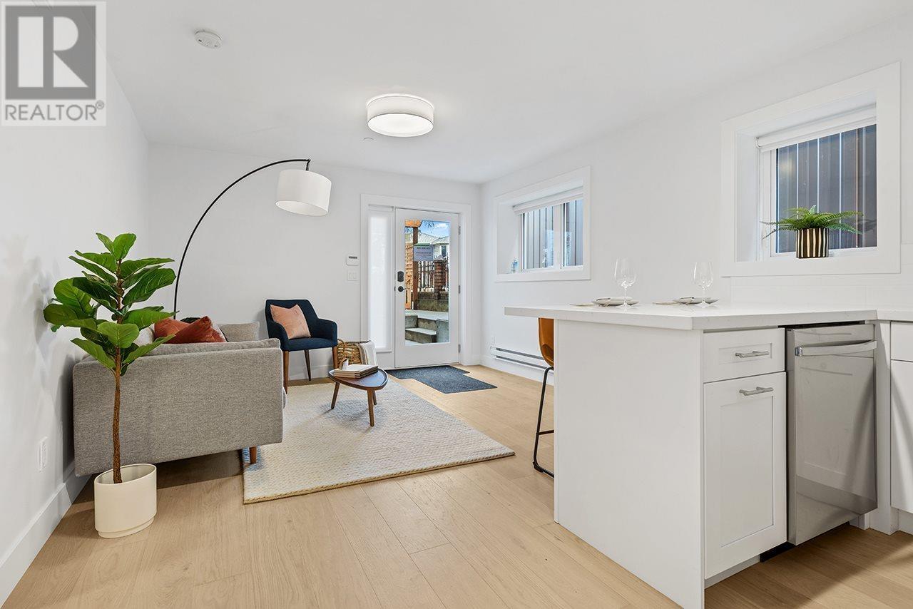 1036 E 14th Avenue, Vancouver, British Columbia  V5T 2N9 - Photo 5 - R2818188