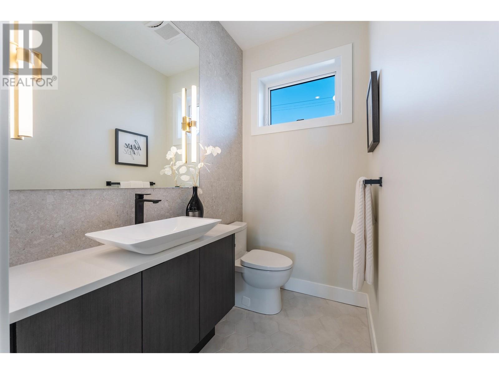1980 Nassau Drive, Vancouver, British Columbia  V5P 2B6 - Photo 12 - R2818243