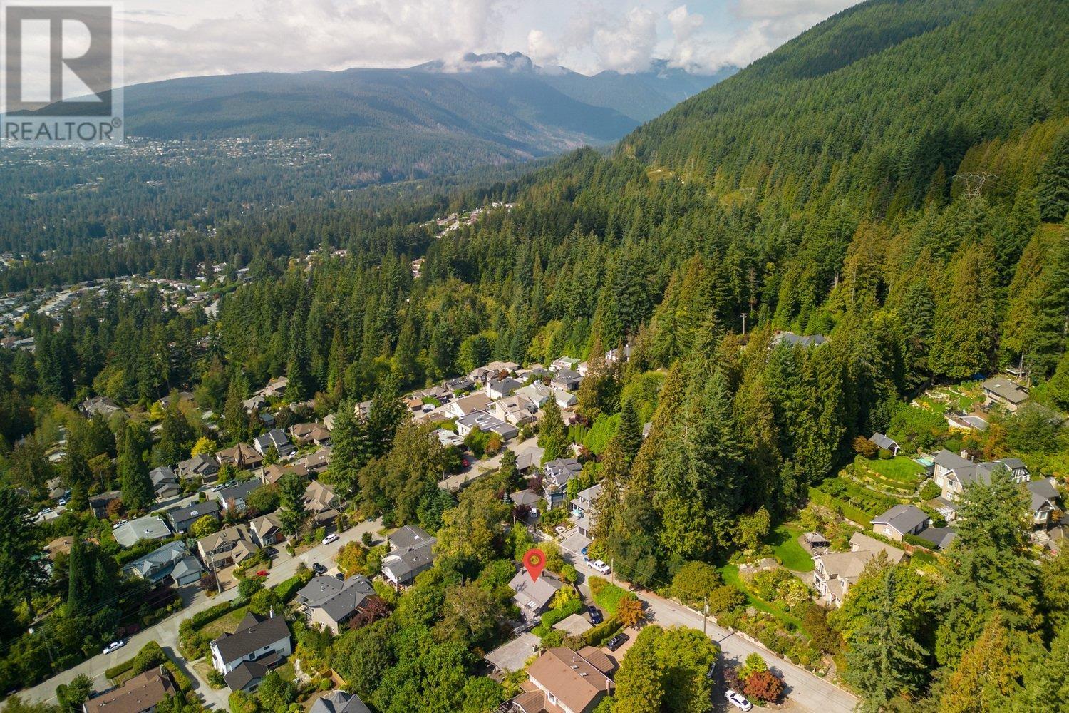 233 Wooddale Road, North Vancouver, British Columbia  V7N 1S6 - Photo 3 - R2818194