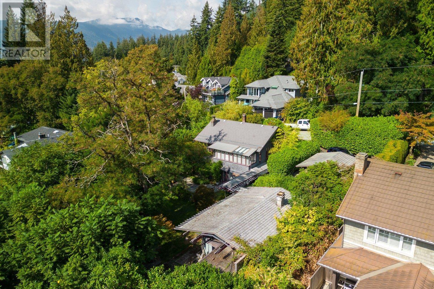 233 Wooddale Road, North Vancouver, British Columbia  V7N 1S6 - Photo 4 - R2818194