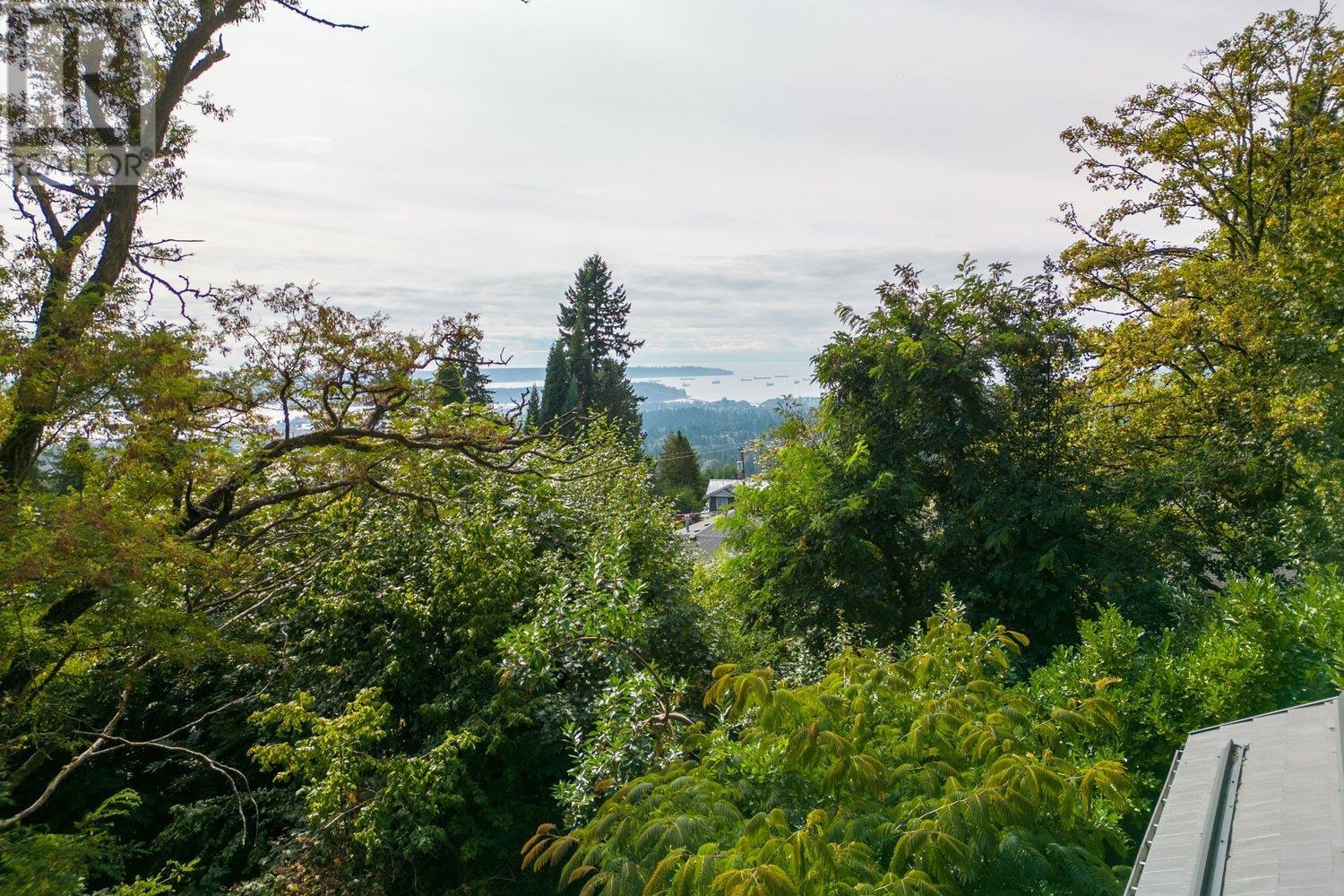 233 Wooddale Road, North Vancouver, British Columbia  V7N 1S6 - Photo 8 - R2818194