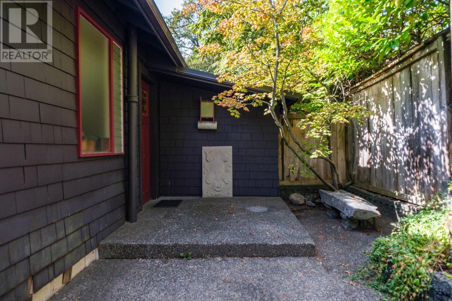 233 Wooddale Road, North Vancouver, British Columbia  V7N 1S6 - Photo 9 - R2818194