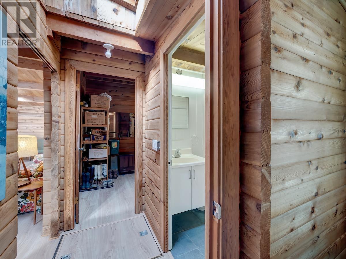 305 Georgia Drive, Gibsons, British Columbia  V0N 1V8 - Photo 12 - R2818208