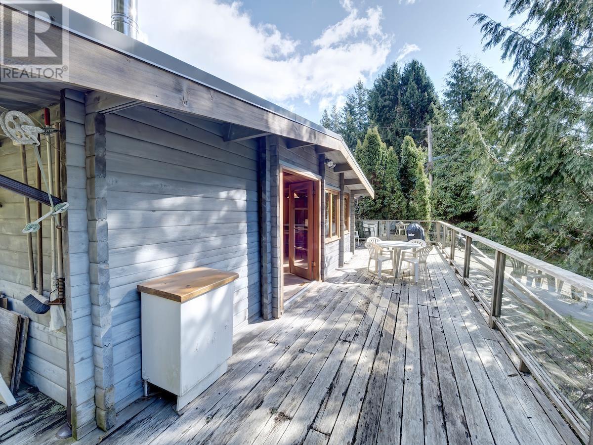 305 Georgia Drive, Gibsons, British Columbia  V0N 1V8 - Photo 17 - R2818208