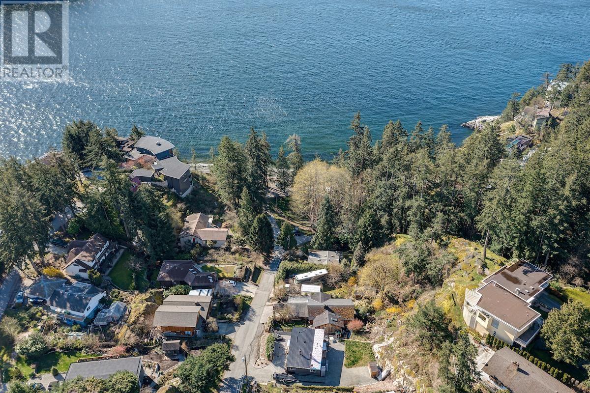 305 Georgia Drive, Gibsons, British Columbia  V0N 1V8 - Photo 28 - R2818208