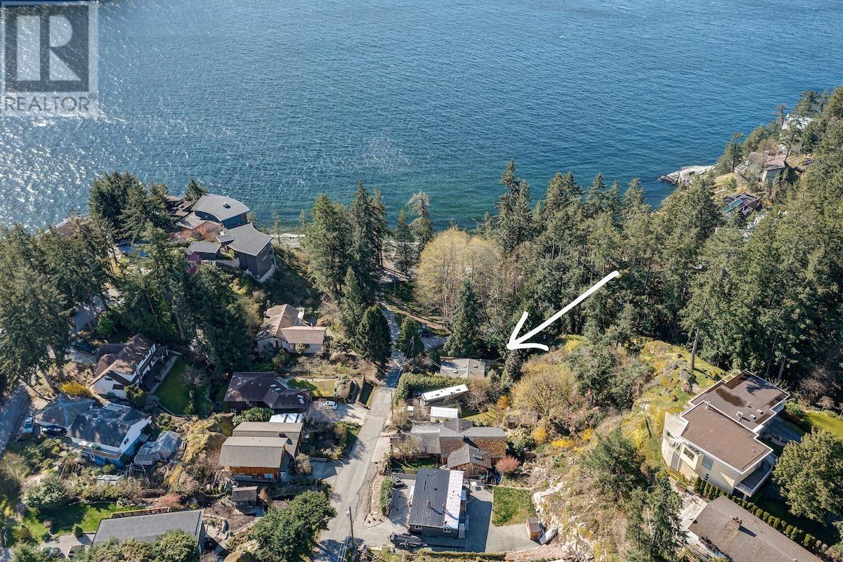 305 Georgia Drive, Gibsons, British Columbia  V0N 1V8 - Photo 30 - R2818208
