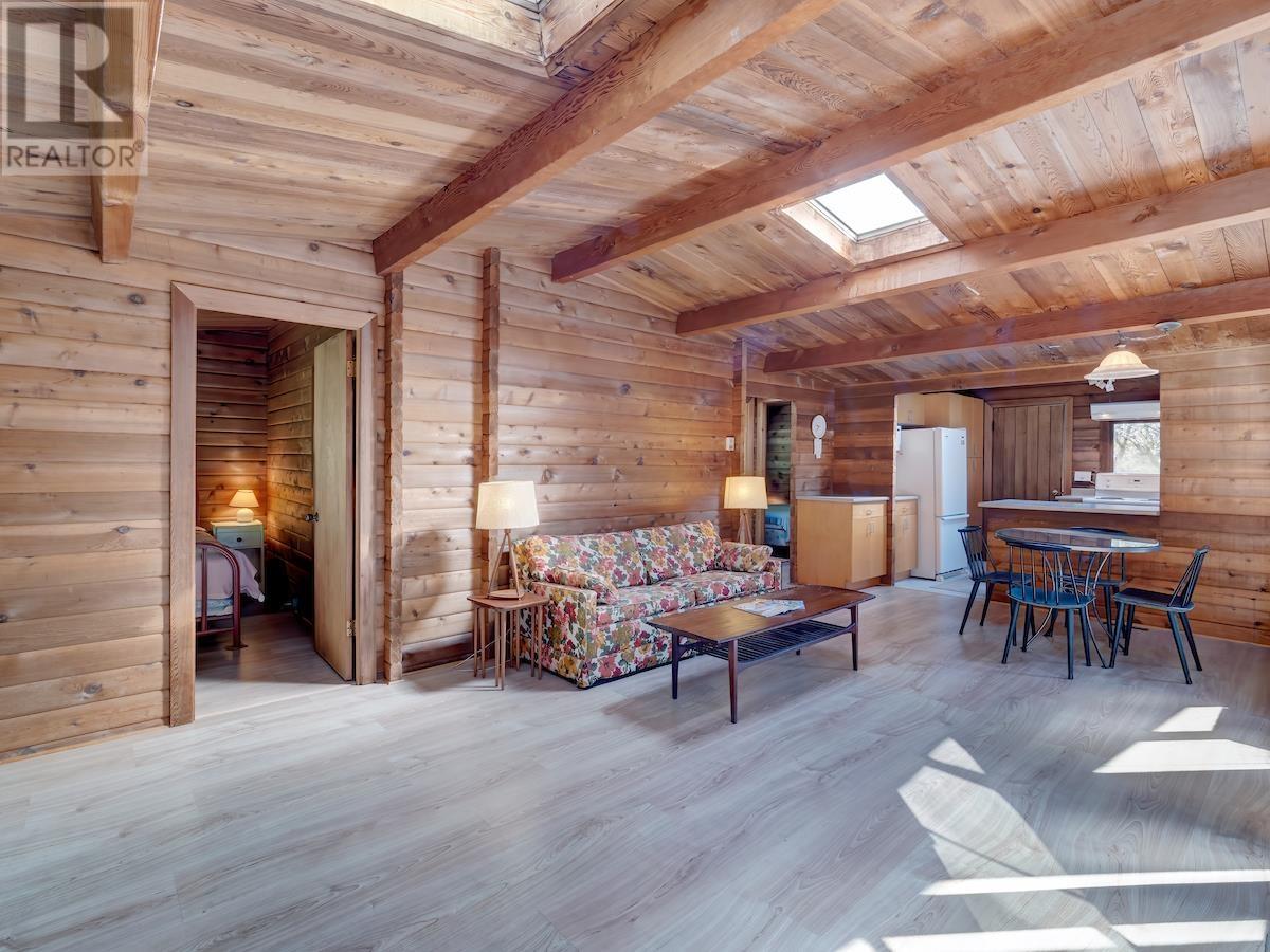 305 Georgia Drive, Gibsons, British Columbia  V0N 1V8 - Photo 4 - R2818208