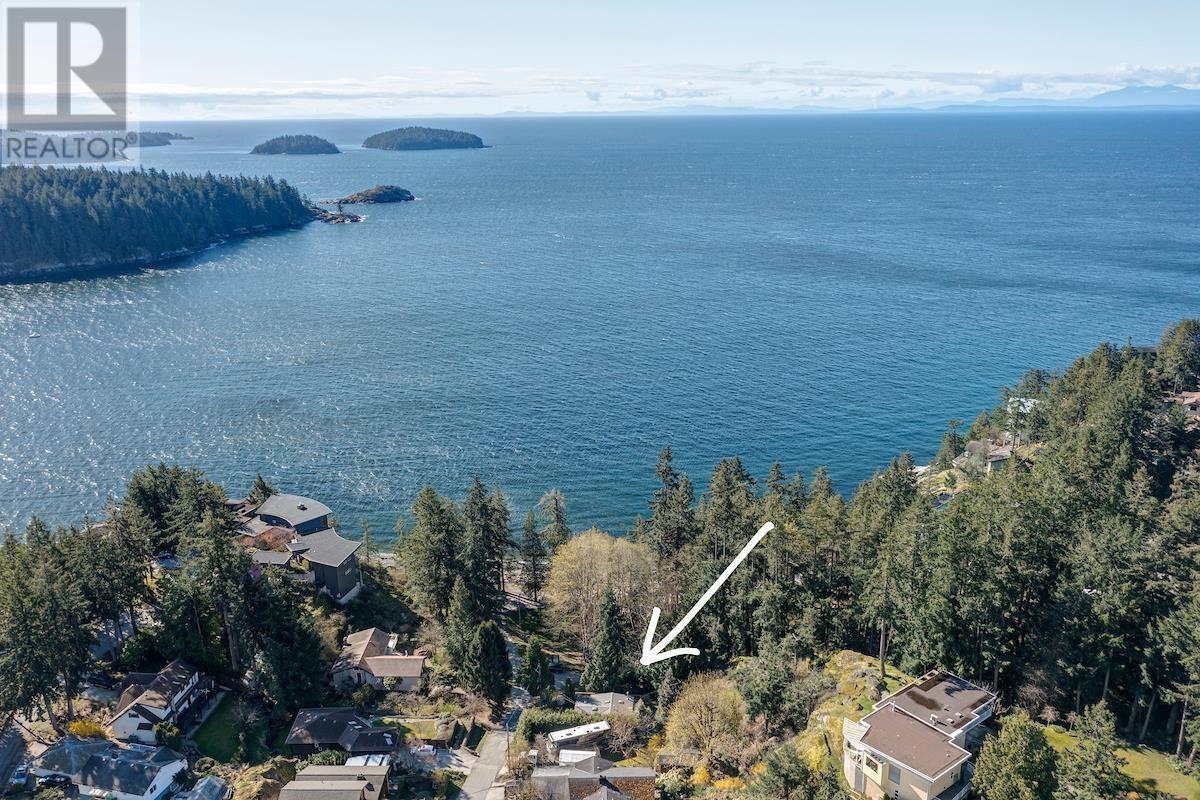 305 Georgia Drive, Gibsons, British Columbia  V0N 1V8 - Photo 6 - R2818208