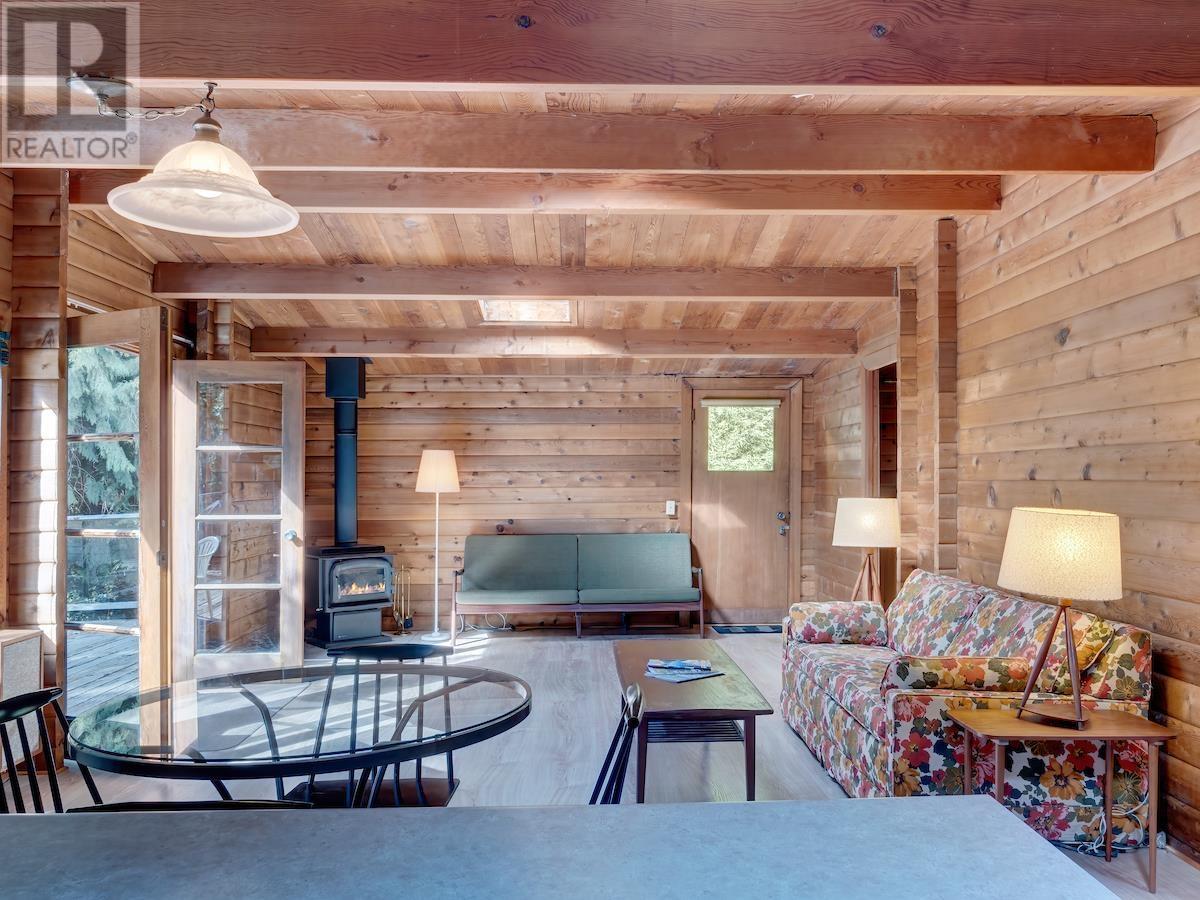 305 Georgia Drive, Gibsons, British Columbia  V0N 1V8 - Photo 8 - R2818208