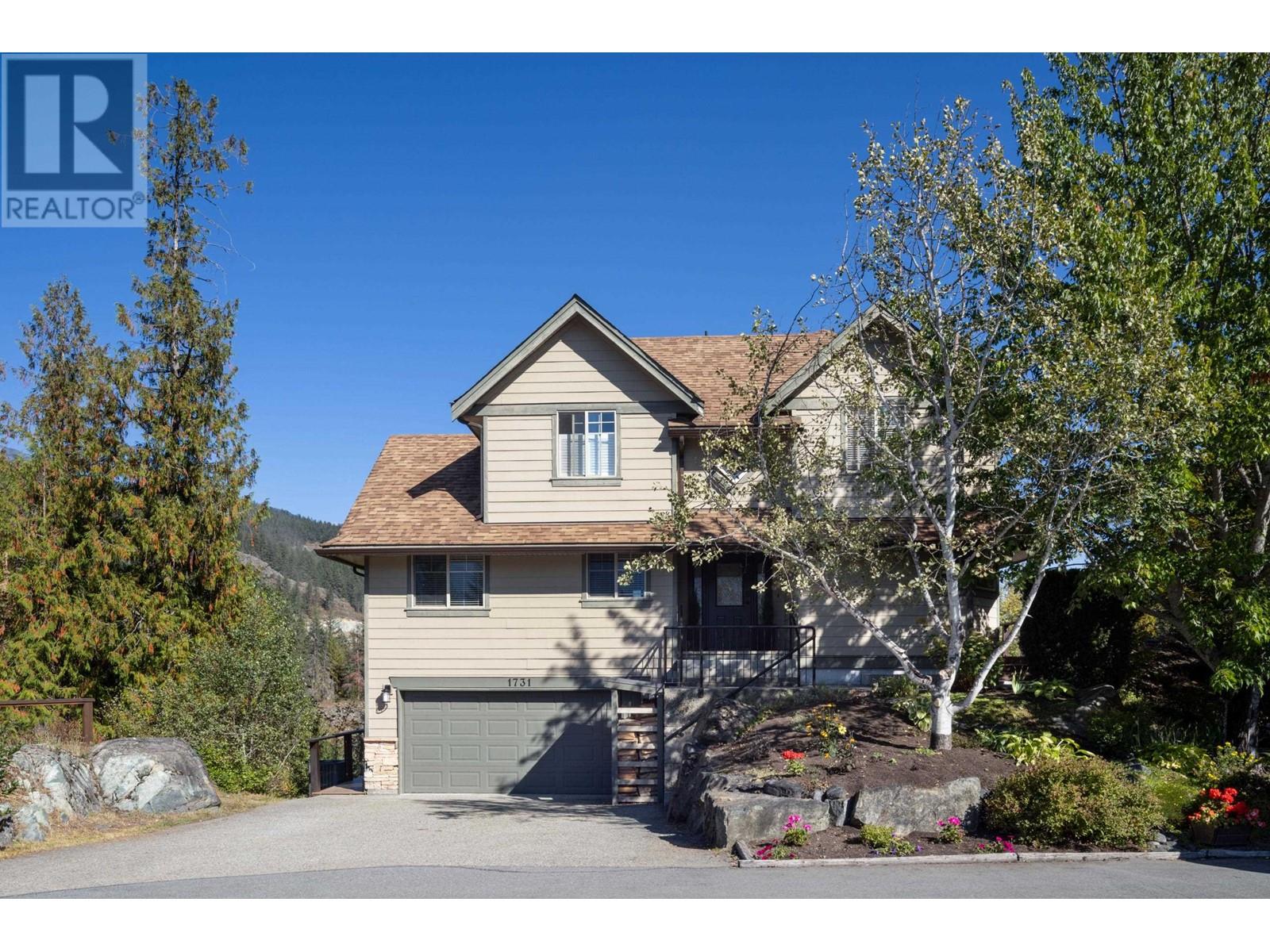 1731 Pinewood Drive, Pemberton, British Columbia  V0N 2L3 - Photo 1 - R2818260